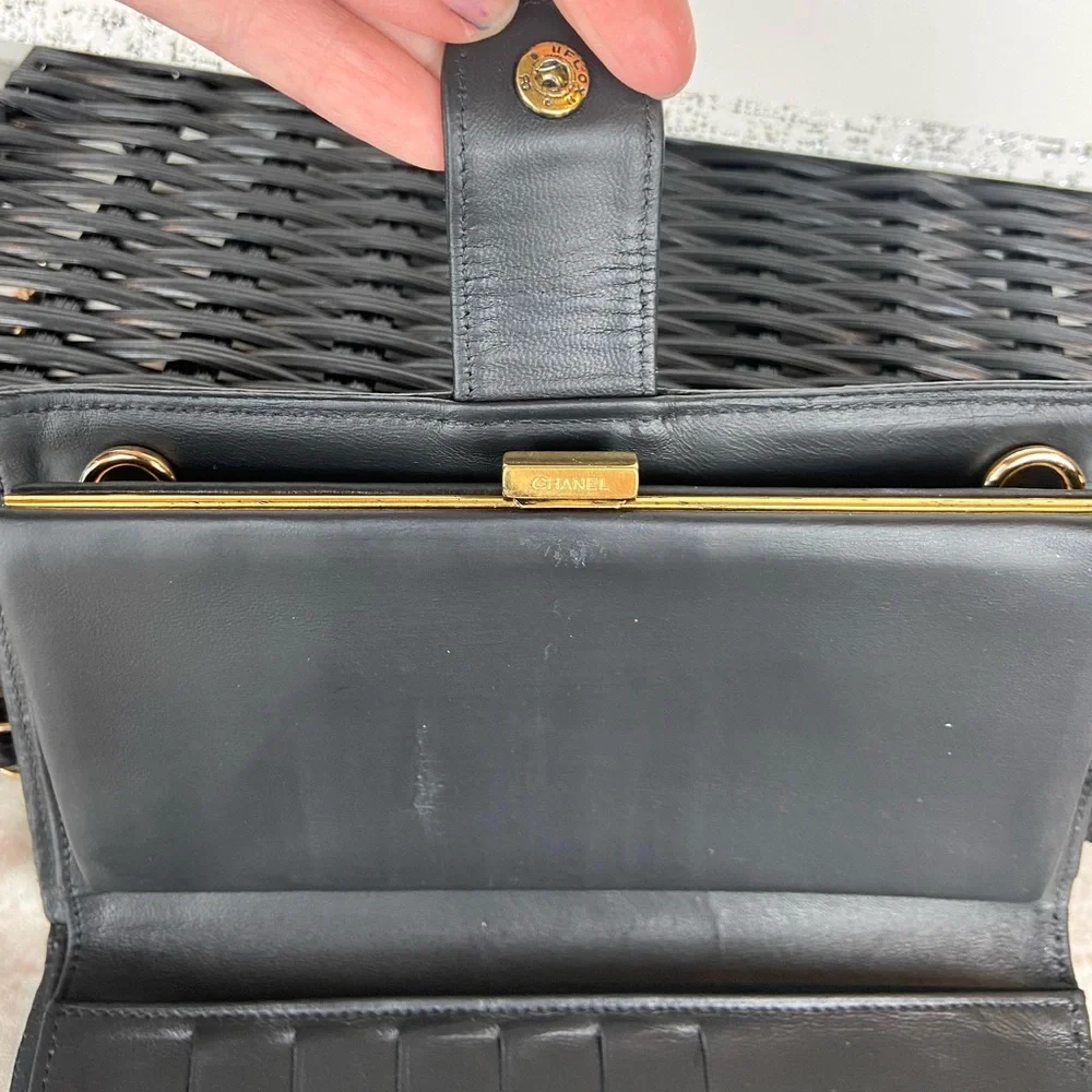 CHANEL leather wallet crossbody on chain - Picture 7 of 16